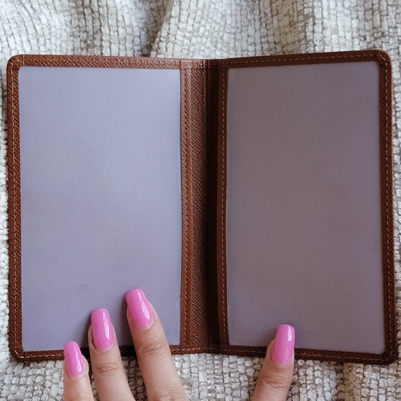 LV Louis Vuitton Taiga Leather ID Holder - Picture 3 of 11